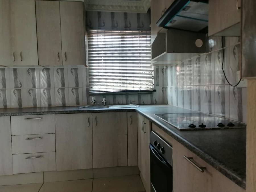 To Let 5 Bedroom Property for Rent in Tlhabane North West